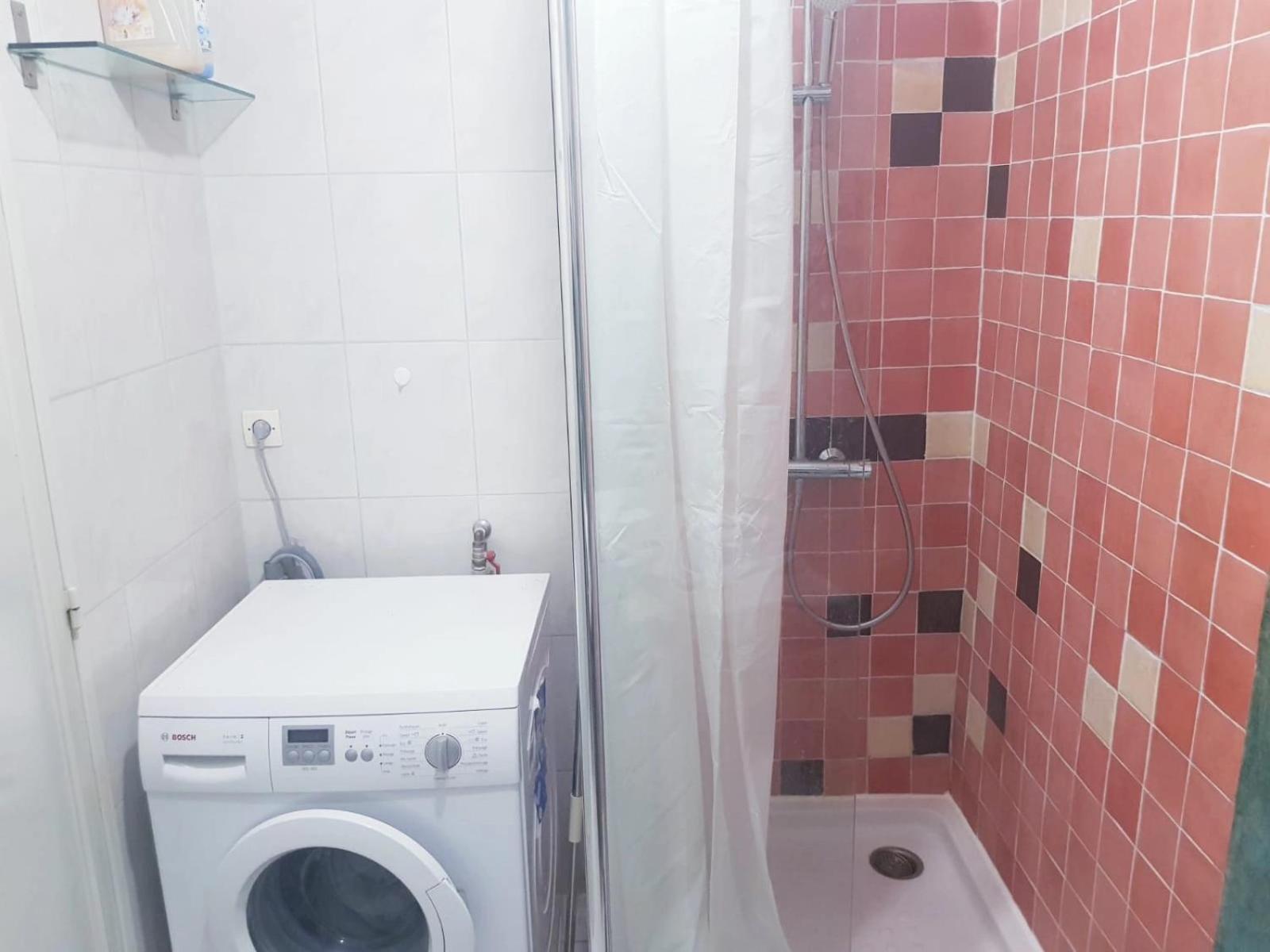 Chambre Famille D'Accueil Entre Paris Et Disney Douze Minutes Centre Paris Quinze Euros De Plus Pour Frais De Menage Нёйи-сюр-Марн Экстерьер фото